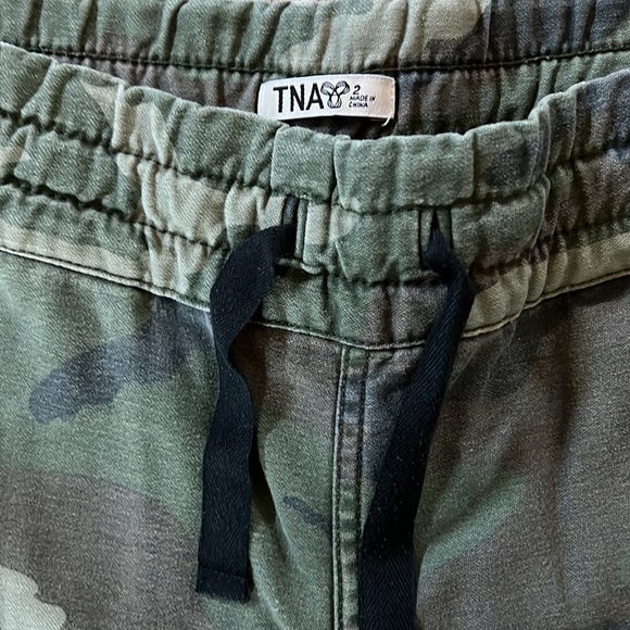 Aritzia TNA Alix jogger size 2 - Picture 3 of 3